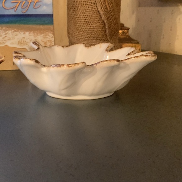 Pottery Barn, Oak Maple Leaf Harvest Acorn serving bowl. 1 bowl 8 inches long. - Picture 5 of 6